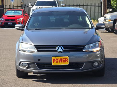 Used 2012 Volkswagen Jetta TDI FWD image 9