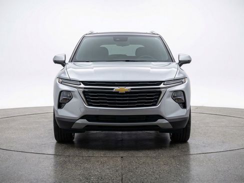 Used 2025 Chevrolet Equinox LT image 2