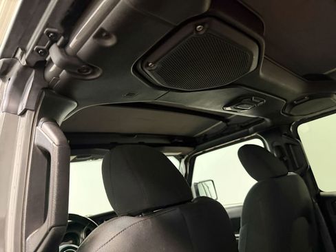 Used 2019 Jeep Wrangler Unlimited Sport S AWD/4WD image 11