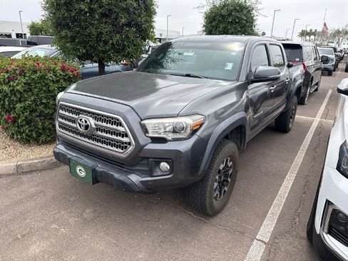 Used 2016 Toyota Tacoma TRD Off-Road w/ Towing Package RWD image 2