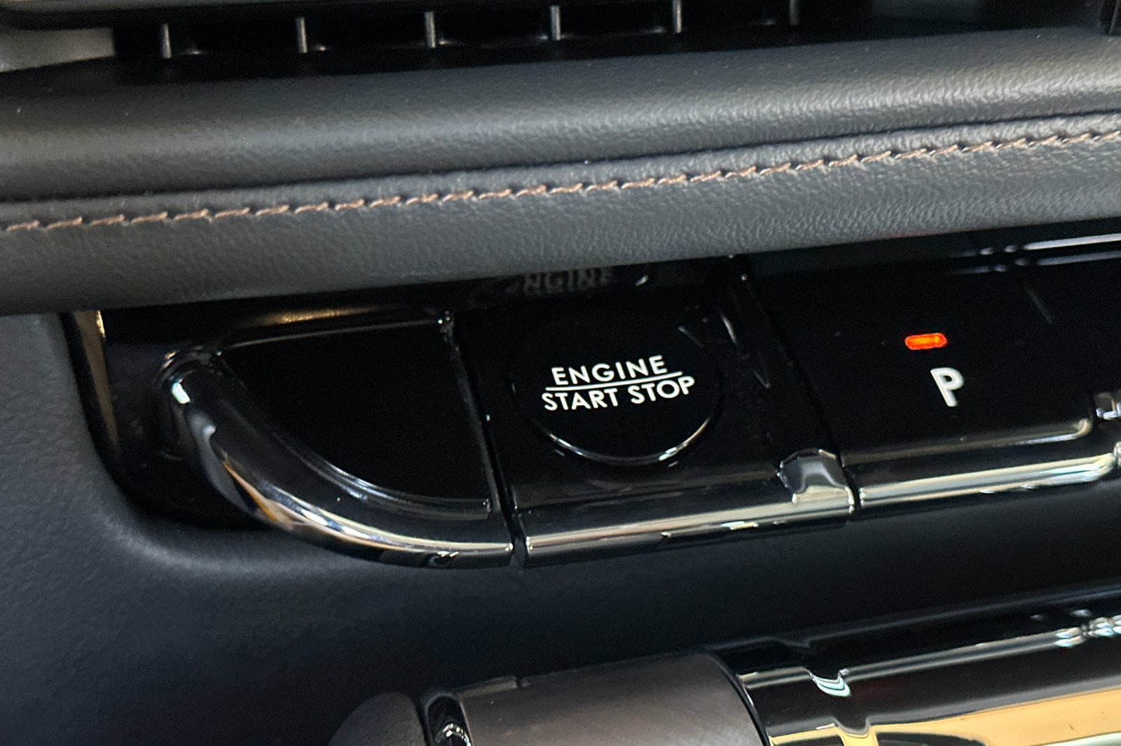 New 2026 Lincoln Aviator 2WD w/ Jet Appearance Package image 23