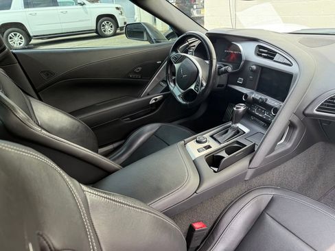Used 2018 Chevrolet Corvette Stingray Coupe RWD image 26