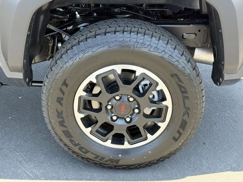 Used 2025 Toyota Tacoma TRD Off-Road image 18