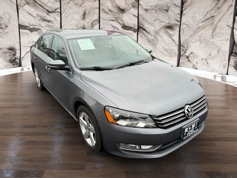 Used 2015 Volkswagen Passat 1.8T Limited Edition image 9