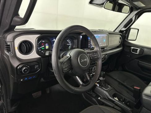 Used 2024 Jeep Wrangler Unlimited image 13