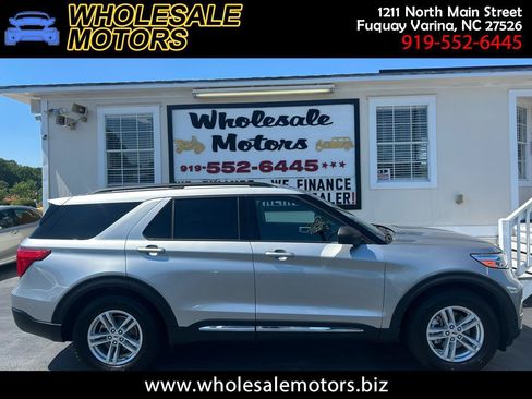 Used 2021 Ford Explorer XLT RWD image 1