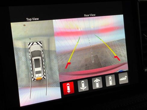 Used 2023 Chrysler Pacifica Pinnacle FWD image 25