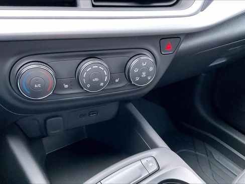 Certified 2025 Chevrolet Trax RS w/ Driver Confidence Package image 33