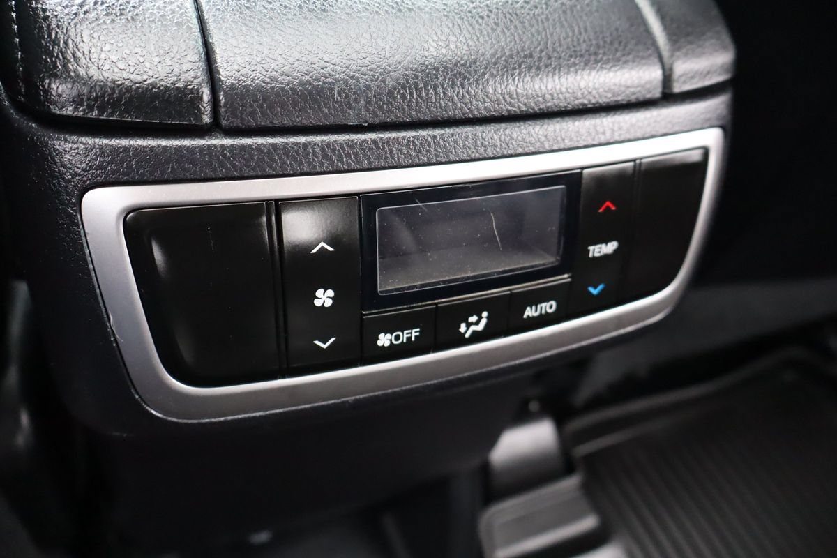 Used 2019 Toyota Highlander SE AWD/4WD image 32