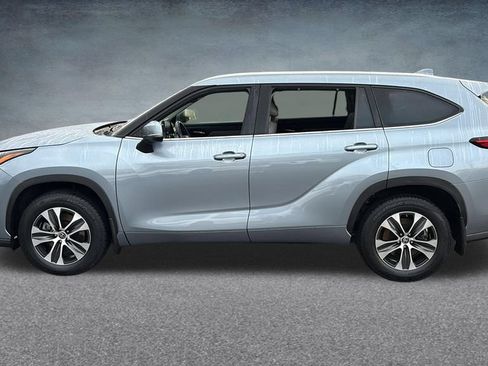 Used 2023 Toyota Highlander XLE AWD/4WD image 4