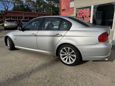Used 2011 BMW 328i xDrive Sedan AWD/4WD image 5