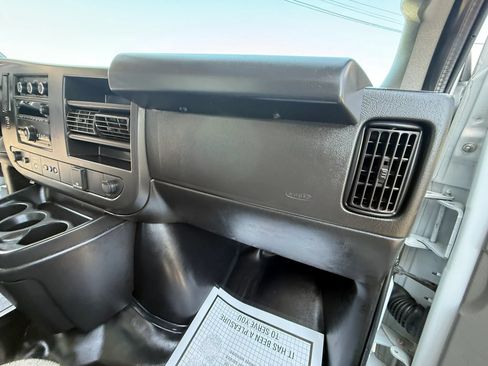 Used 2022 Chevrolet Express 3500 w/ Power Convenience Package RWD image 23