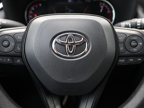 Certified 2025 Toyota RAV4 XLE FWD image 27