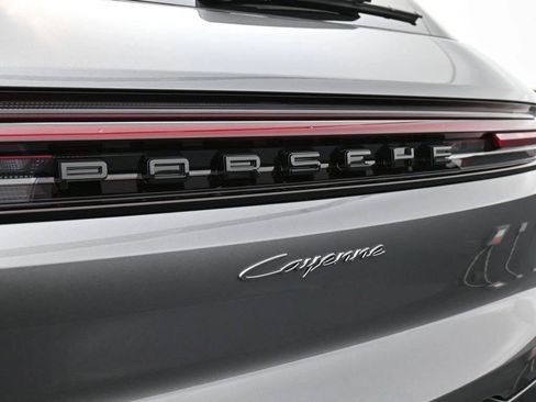 New 2026 Porsche Cayenne Base image 14