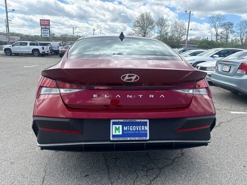 Used 2024 Hyundai Elantra SEL FWD image 6
