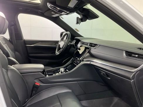 Used 2025 Jeep Grand Cherokee Overland w/ Adv Protech Group III image 30