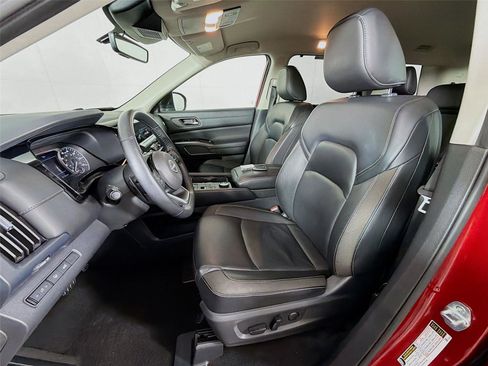 Used 2023 Nissan Pathfinder SL w/ Black Appearance Package image 11