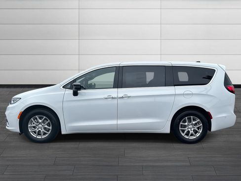 New 2025 Chrysler Pacifica Select FWD image 7