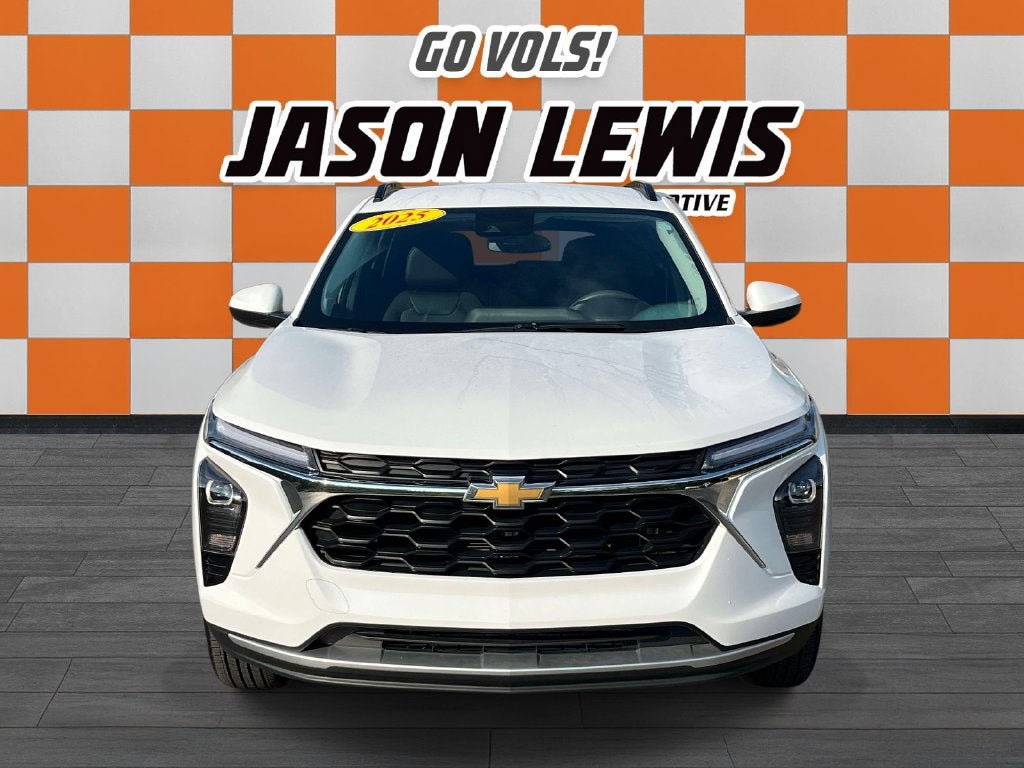 Used 2025 Chevrolet Trax LT FWD image 8