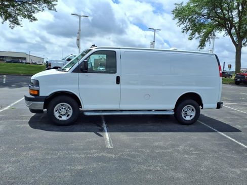 Used 2024 Chevrolet Express 2500 w/ Driver Convenience Package image 4