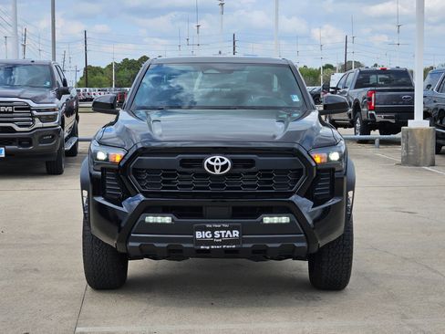 Used 2024 Toyota Tacoma TRD Off-Road AWD/4WD image 10