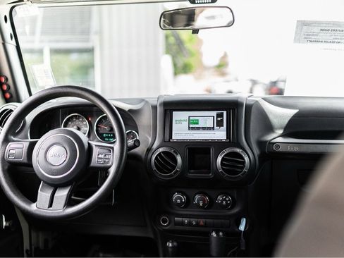 Used 2017 Jeep Wrangler Unlimited Sport AWD/4WD image 7