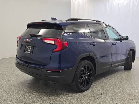 Used 2022 GMC Terrain SLE w/ Driver Convenience Package image 11
