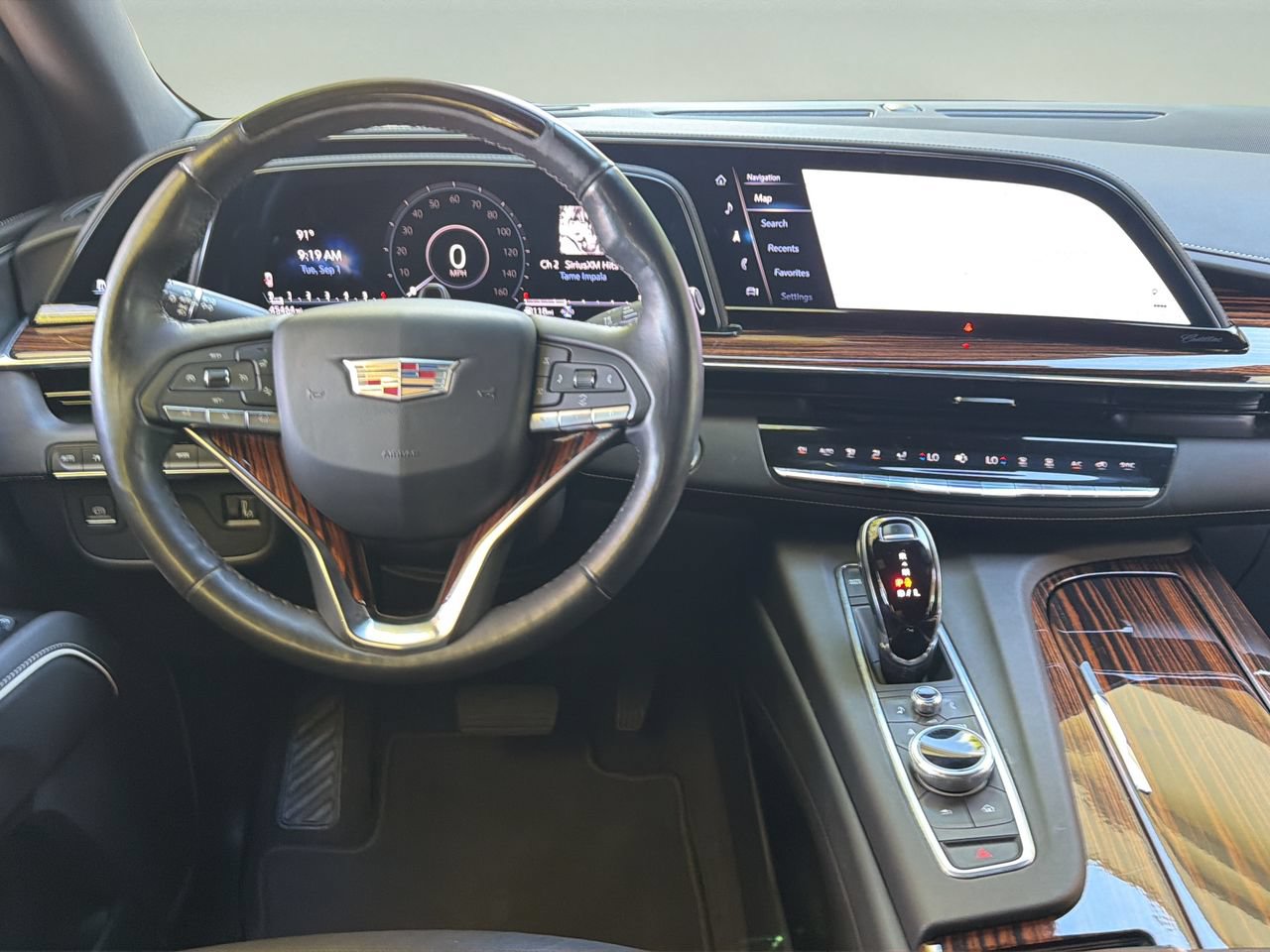 Used 2022 Cadillac Escalade Premium Luxury AWD/4WD image 16