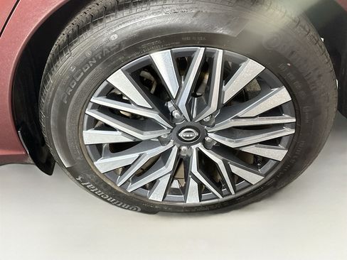 Used 2024 Nissan Altima 2.5 SV image 11