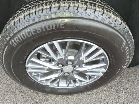 Used 2025 Chevrolet Traverse LT image 10