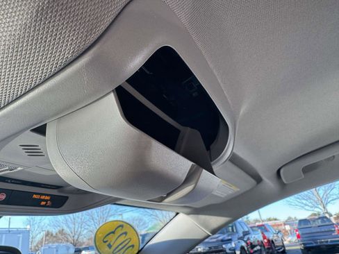 Used 2023 GMC Acadia AT4 image 32