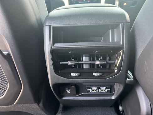 New 2025 Jeep Grand Cherokee Laredo w/ Luxury Tech Group I image 38