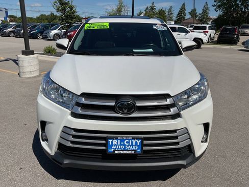Used 2019 Toyota Highlander XLE AWD/4WD image 12