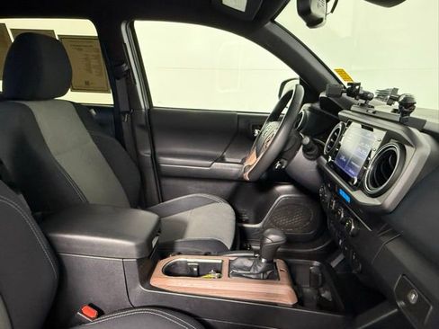 Used 2022 Toyota Tacoma TRD Off-Road w/ Technology Package image 59