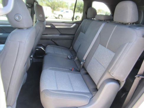 Used 2025 GMC Acadia Elevation image 28