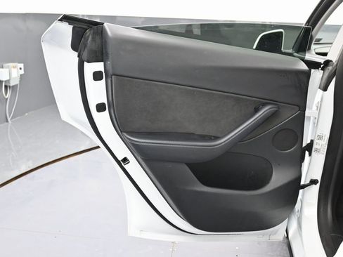 Used 2022 Tesla Model Y Long Range image 42