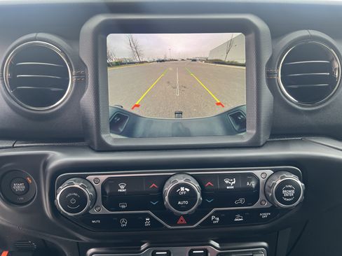 Certified 2023 Jeep Gladiator Overland image 25