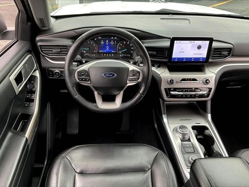 Certified 2020 Ford Explorer XLT w/ Equipment Group 202A image 4