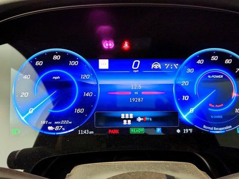 Used 2023 Mercedes-Benz EQS 580 4MATIC SUV w/ Exclusive Trim Package image 13