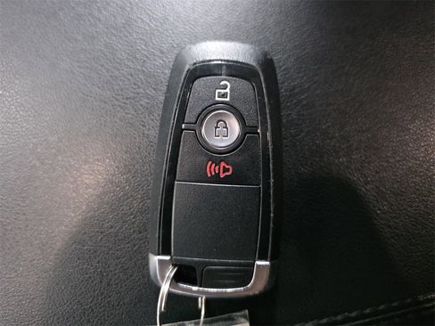 Used 2024 Ford Edge SEL image 35