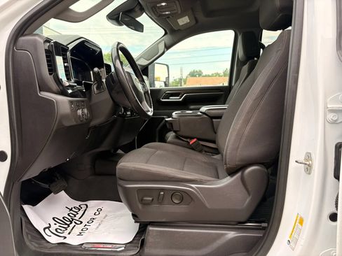 Used 2025 Chevrolet Silverado 2500 LT AWD/4WD image 16