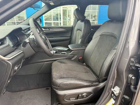New 2025 Jeep Grand Cherokee L Altitude AWD/4WD image 11
