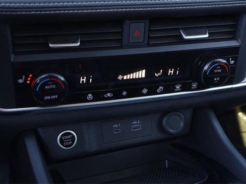 Used 2023 Nissan Rogue SV w/ SV Premium B Package image 19