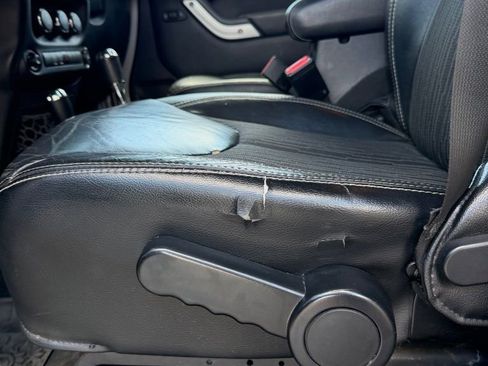 Used 2015 Jeep Wrangler Unlimited Sport image 12