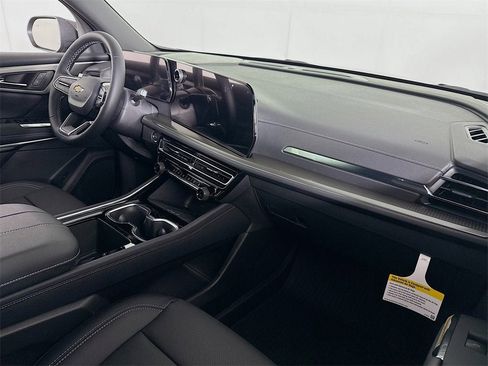 New 2026 Chevrolet Traverse LT w/ LPO, Floor Liner Package image 24