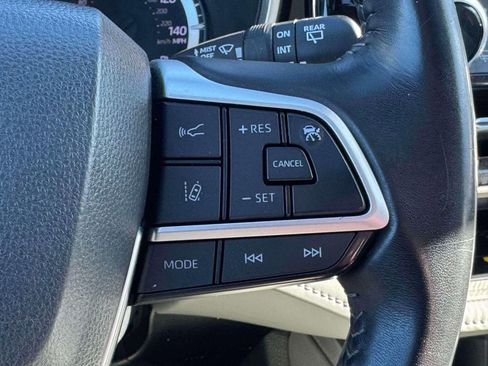 Used 2023 Toyota Highlander XLE image 24