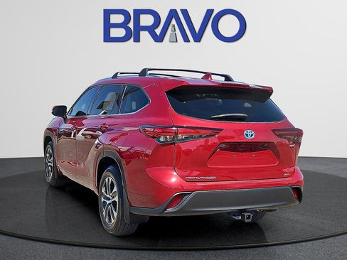 Used 2021 Toyota Highlander XLE image 5