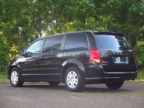 Used 2015 Dodge Grand Caravan American Value Package w/ UConnect Hands-Free Group FWD image 3