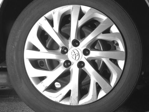 Used 2017 Toyota Corolla LE w/ Carpet Mat Package (TMS) FWD image 15