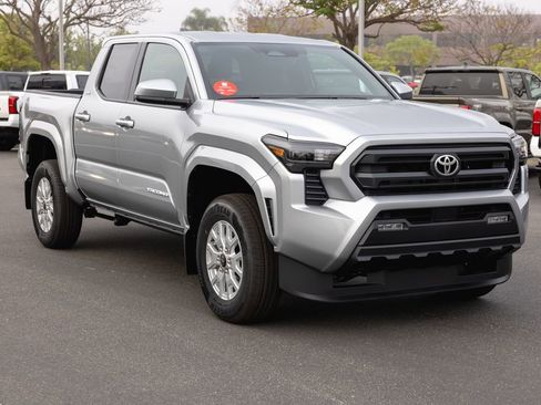 New 2026 Toyota Tacoma SR5 image 3